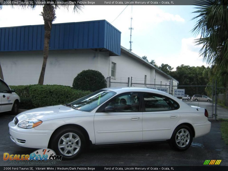2006 Ford Taurus SE Vibrant White / Medium/Dark Pebble Beige Photo #6