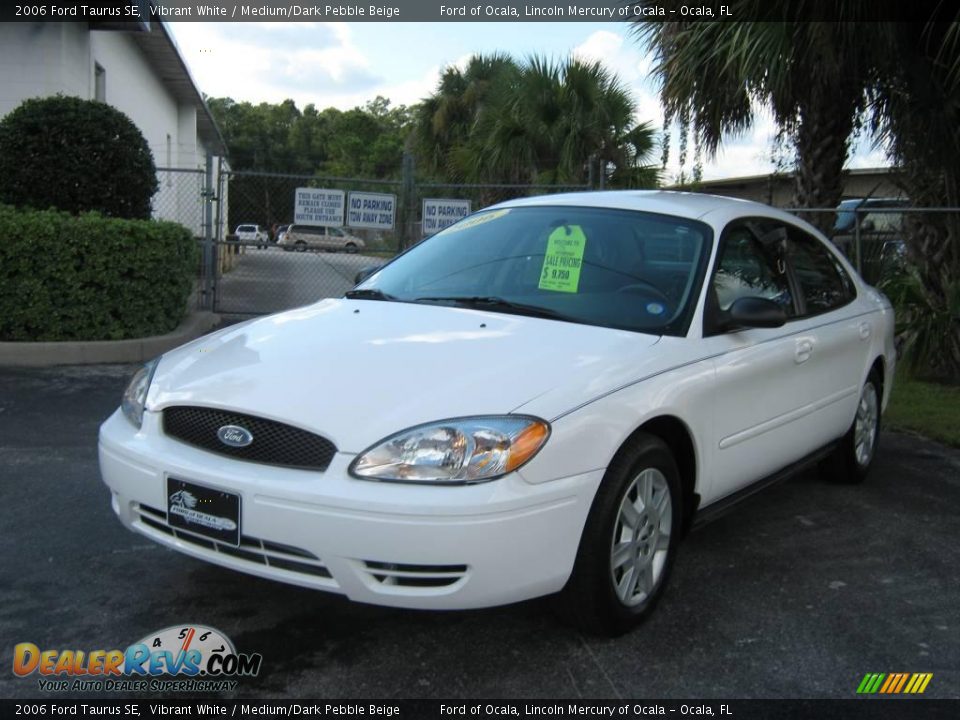 2006 Ford Taurus SE Vibrant White / Medium/Dark Pebble Beige Photo #7