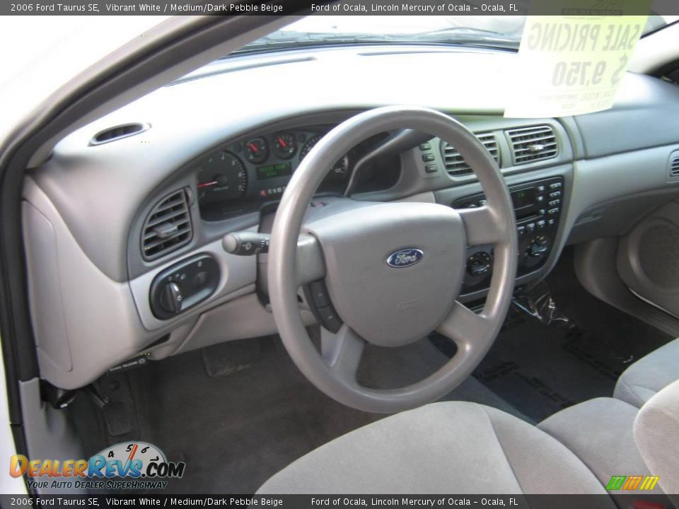 2006 Ford Taurus SE Vibrant White / Medium/Dark Pebble Beige Photo #15