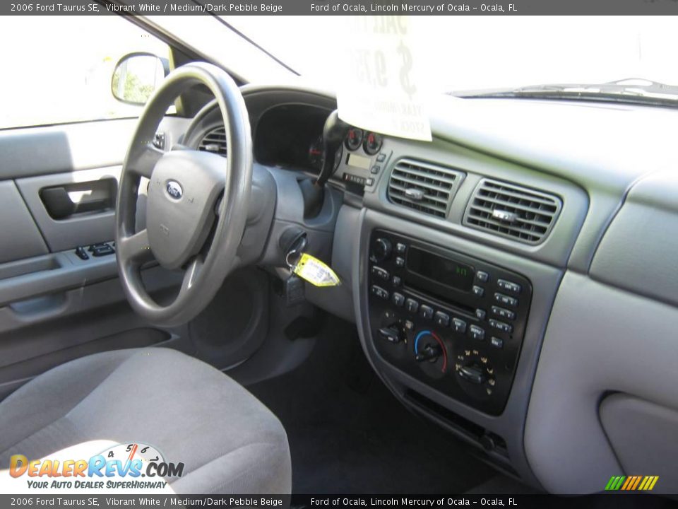 2006 Ford Taurus SE Vibrant White / Medium/Dark Pebble Beige Photo #16