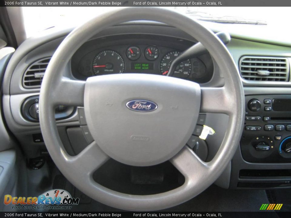 2006 Ford Taurus SE Vibrant White / Medium/Dark Pebble Beige Photo #19