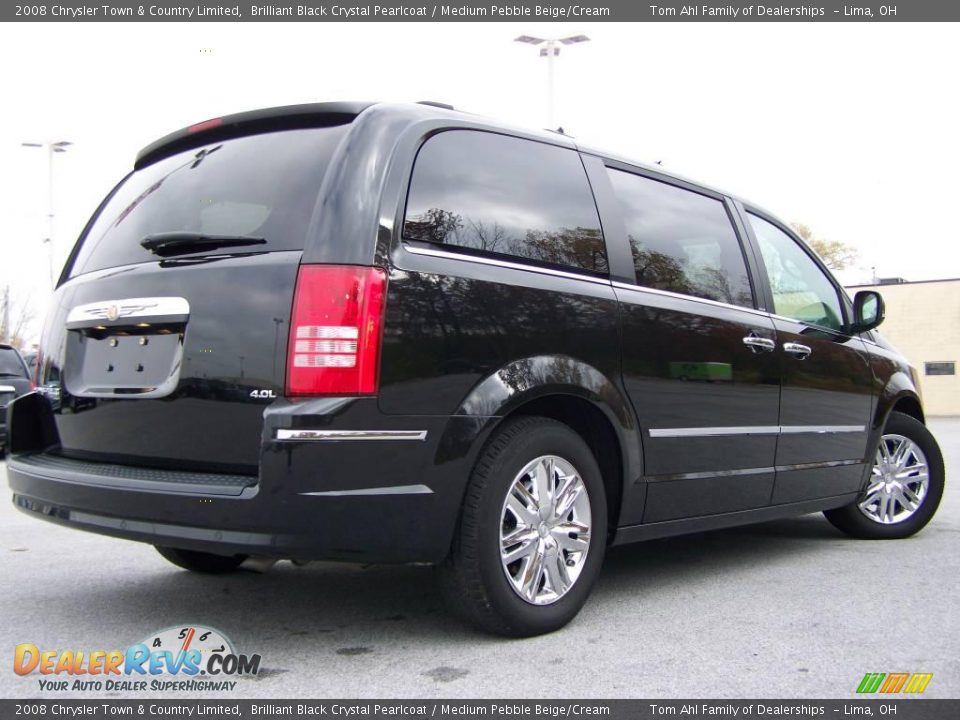 2008 Chrysler Town & Country Limited Brilliant Black Crystal Pearlcoat / Medium Pebble Beige/Cream Photo #2