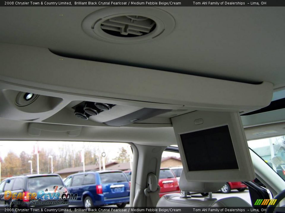 2008 Chrysler Town & Country Limited Brilliant Black Crystal Pearlcoat / Medium Pebble Beige/Cream Photo #6