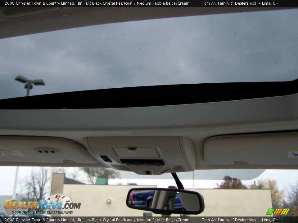 2008 Chrysler Town & Country Limited Brilliant Black Crystal Pearlcoat / Medium Pebble Beige/Cream Photo #7