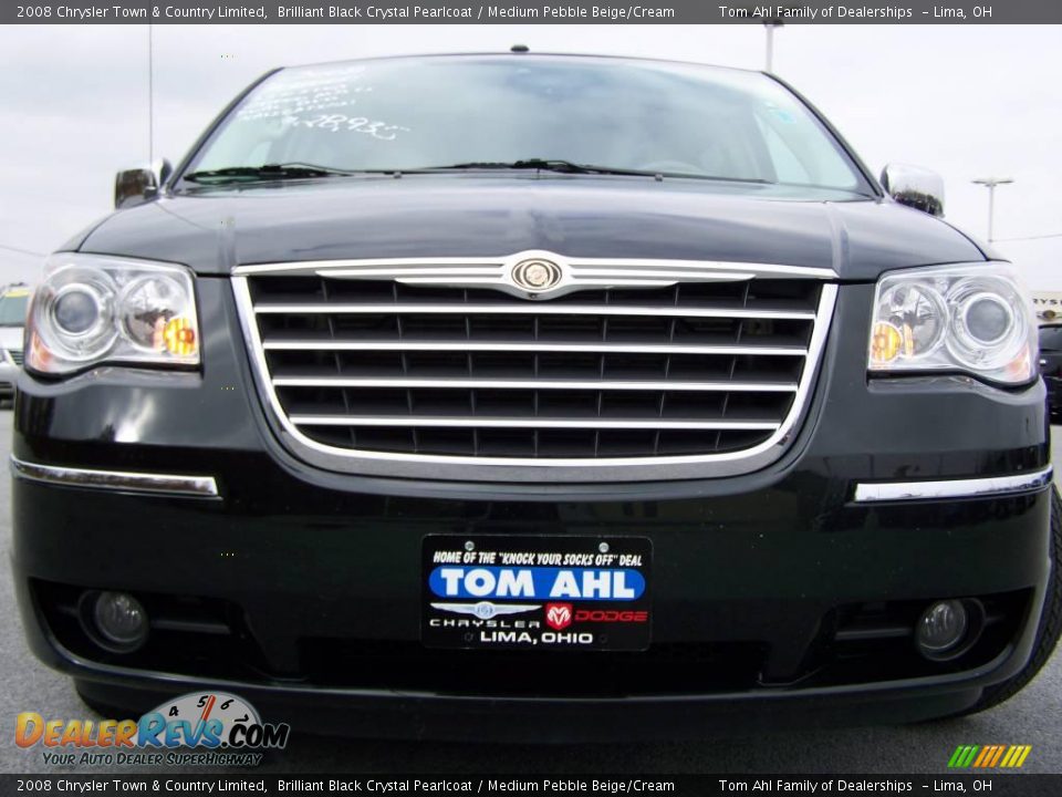 2008 Chrysler Town & Country Limited Brilliant Black Crystal Pearlcoat / Medium Pebble Beige/Cream Photo #9