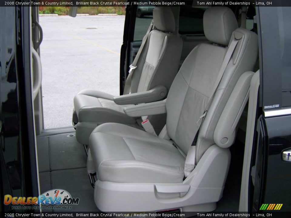 2008 Chrysler Town & Country Limited Brilliant Black Crystal Pearlcoat / Medium Pebble Beige/Cream Photo #12