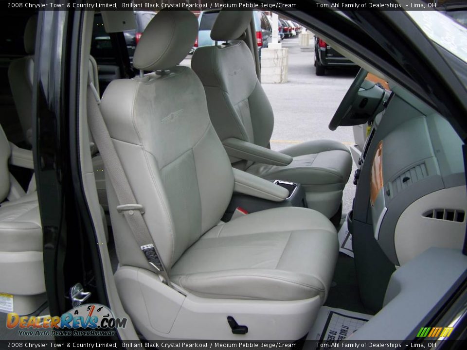 2008 Chrysler Town & Country Limited Brilliant Black Crystal Pearlcoat / Medium Pebble Beige/Cream Photo #16