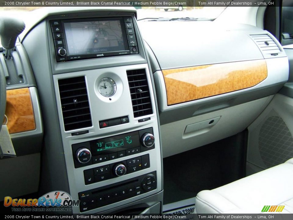 2008 Chrysler Town & Country Limited Brilliant Black Crystal Pearlcoat / Medium Pebble Beige/Cream Photo #21