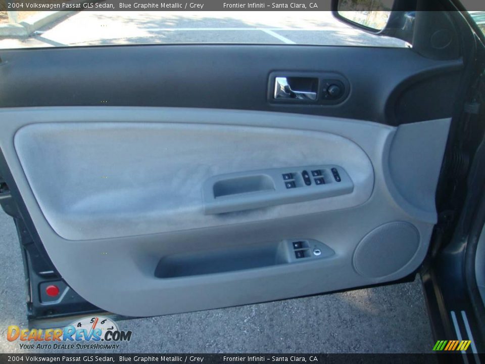 2004 Volkswagen Passat GLS Sedan Blue Graphite Metallic / Grey Photo #17