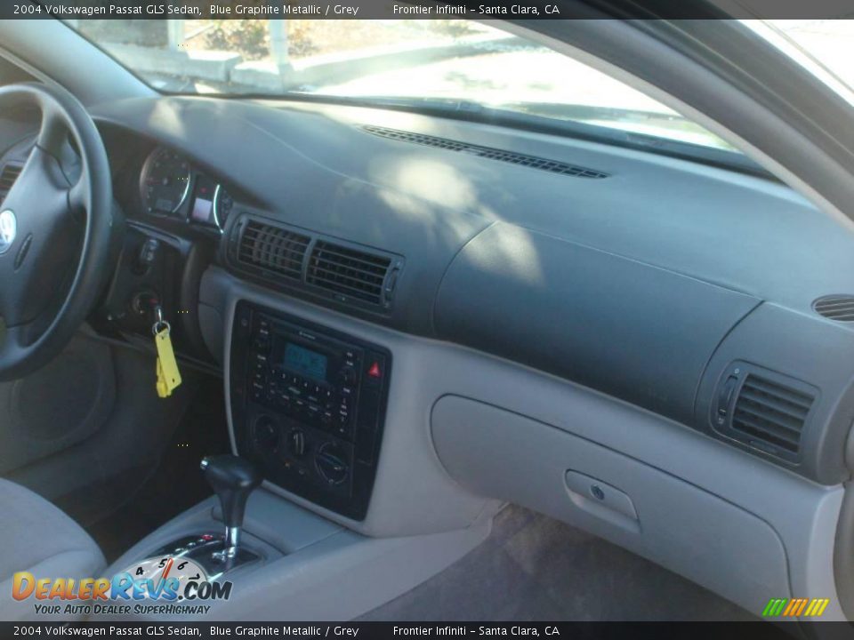 2004 Volkswagen Passat GLS Sedan Blue Graphite Metallic / Grey Photo #23