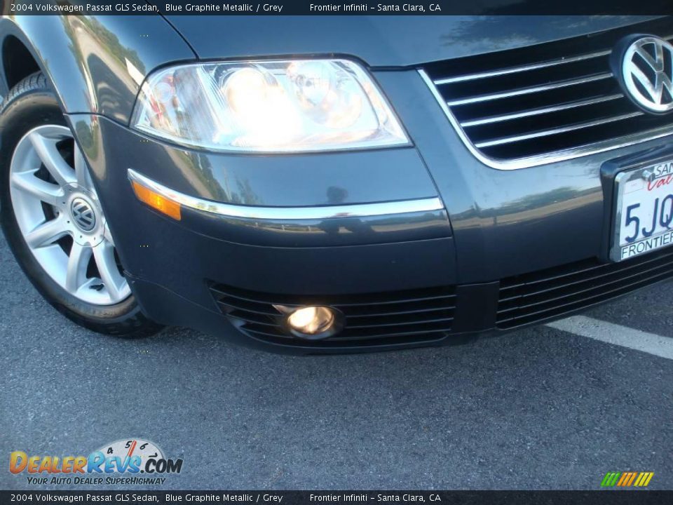 2004 Volkswagen Passat GLS Sedan Blue Graphite Metallic / Grey Photo #30