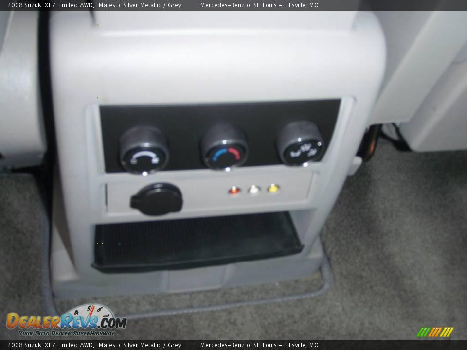 2008 Suzuki XL7 Limited AWD Majestic Silver Metallic / Grey Photo #16