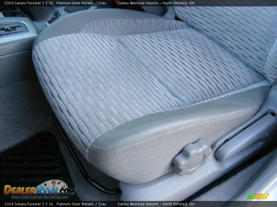 2004 Subaru Forester 2.5 XS Platinum Silver Metallic / Gray Photo #10