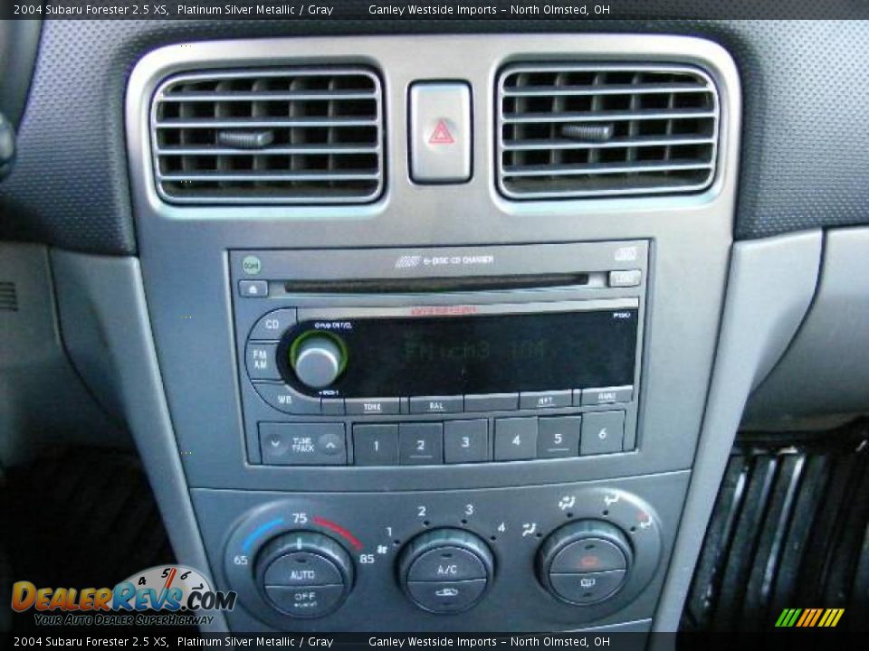 2004 Subaru Forester 2.5 XS Platinum Silver Metallic / Gray Photo #18