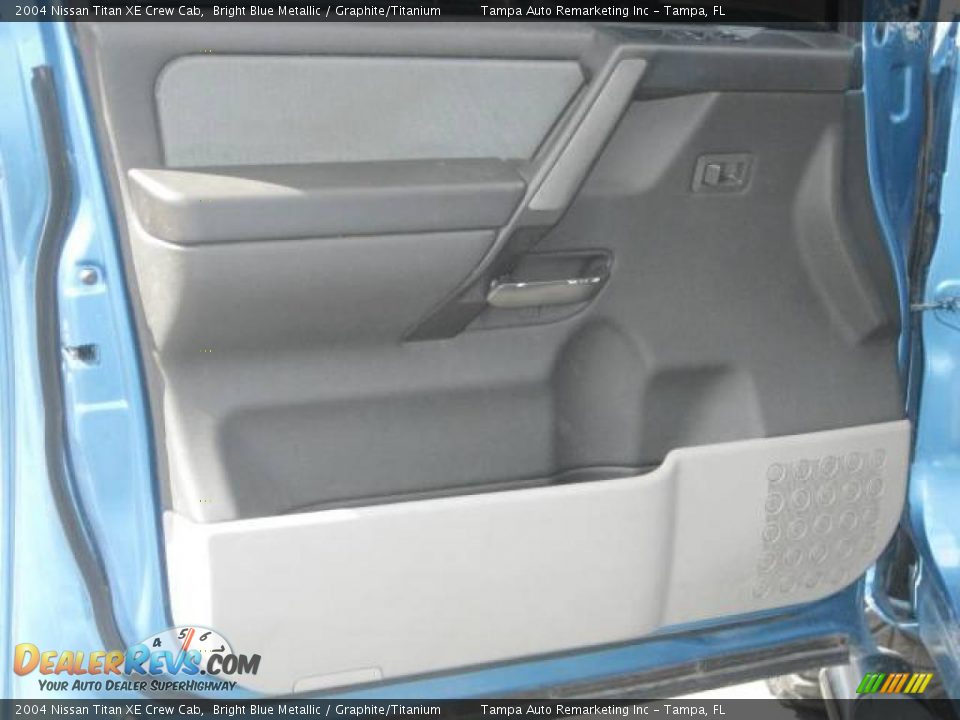 2004 Nissan Titan XE Crew Cab Bright Blue Metallic / Graphite/Titanium Photo #11