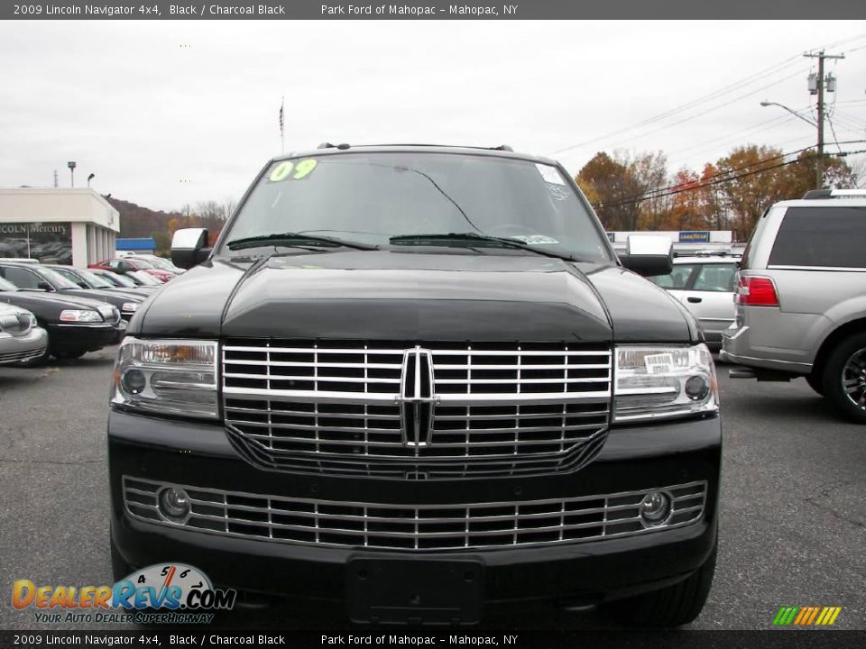 2009 Lincoln Navigator 4x4 Black / Charcoal Black Photo #2