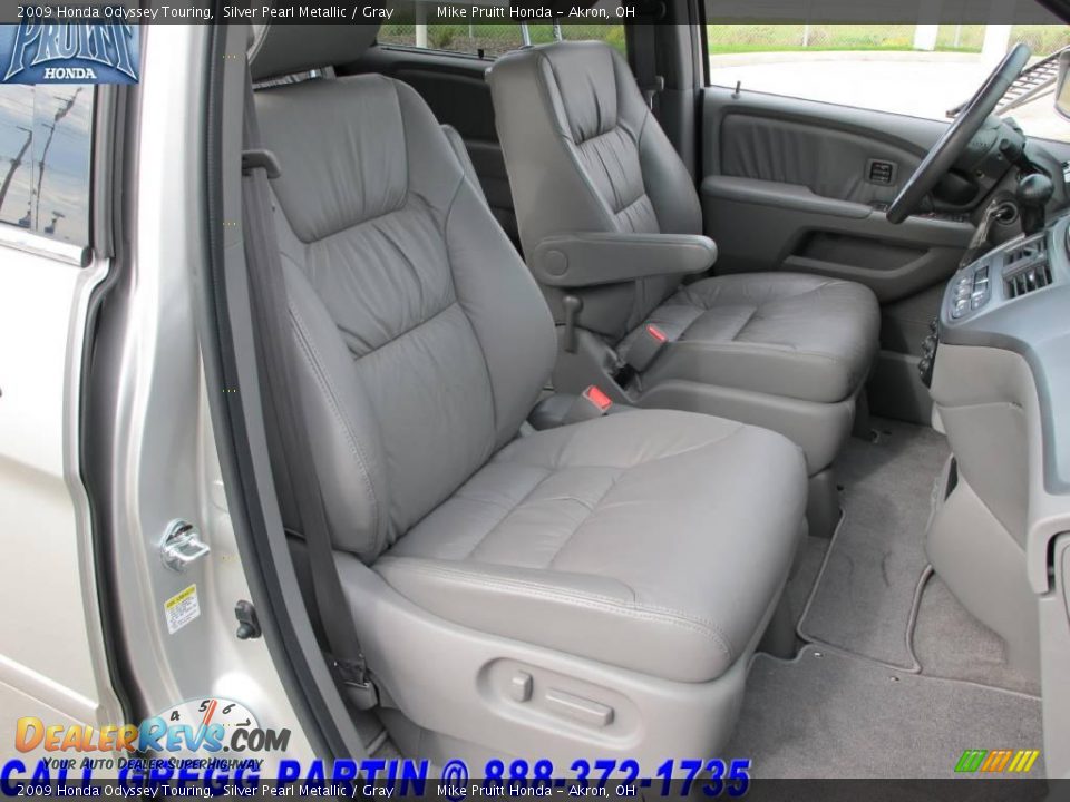 2009 Honda Odyssey Touring Silver Pearl Metallic / Gray Photo #17