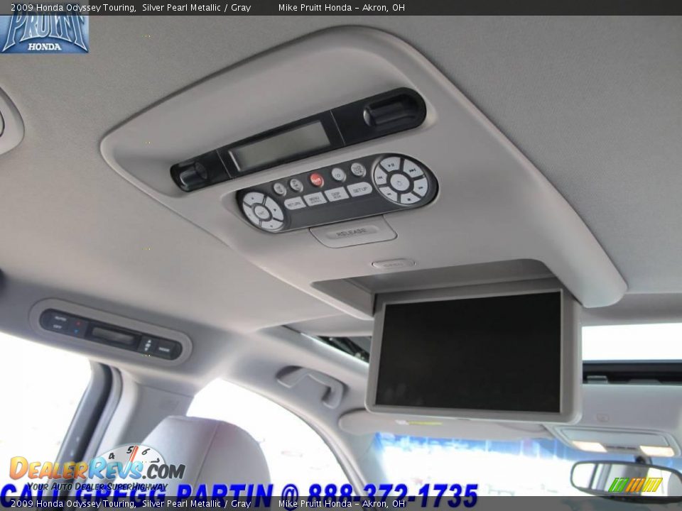2009 Honda Odyssey Touring Silver Pearl Metallic / Gray Photo #18