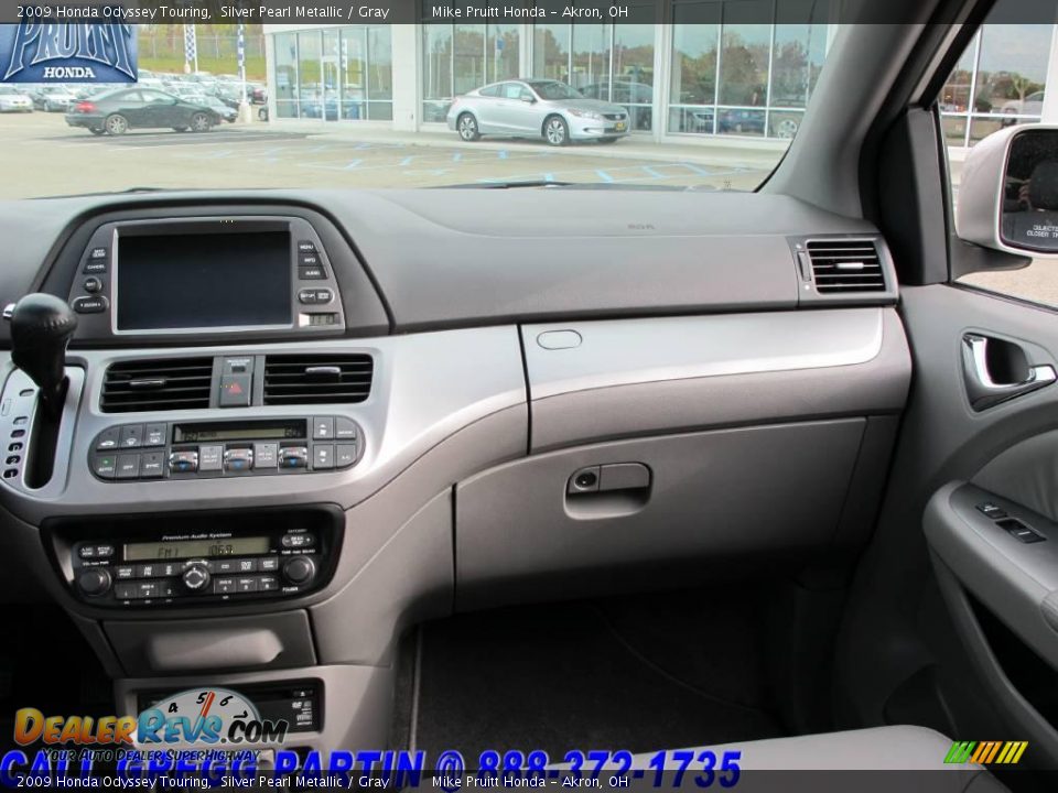 2009 Honda Odyssey Touring Silver Pearl Metallic / Gray Photo #21