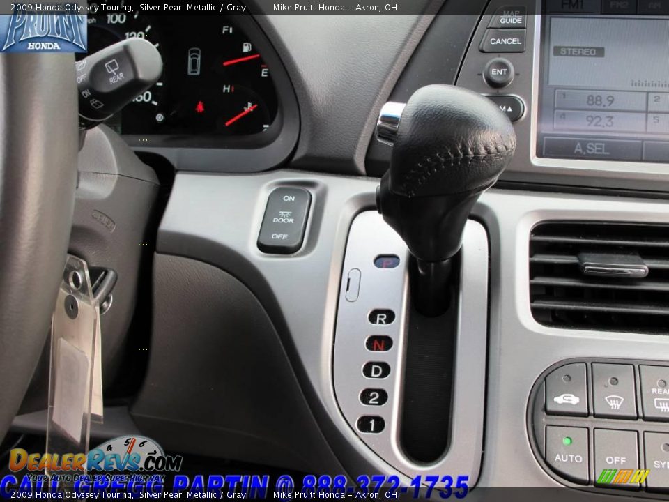 2009 Honda Odyssey Touring Silver Pearl Metallic / Gray Photo #26