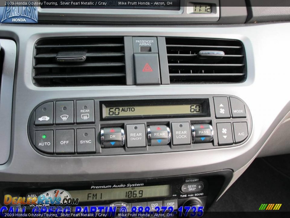 2009 Honda Odyssey Touring Silver Pearl Metallic / Gray Photo #29