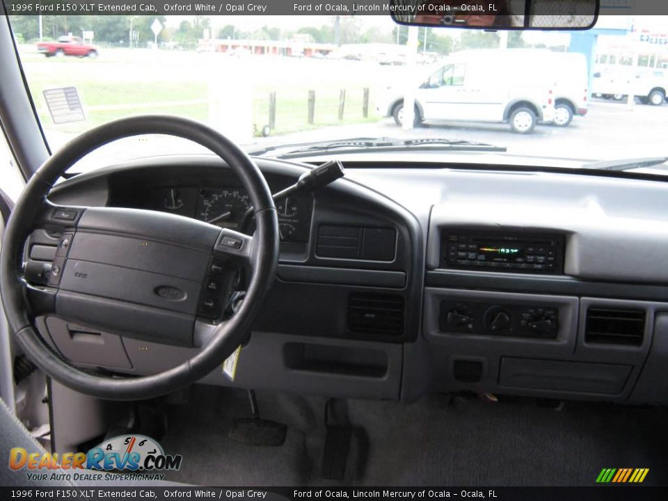 1996 Ford F150 XLT Extended Cab Oxford White / Opal Grey Photo #13