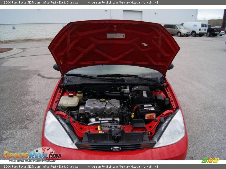 2000 Ford Focus SE Sedan Infra-Red / Dark Charcoal Photo #9
