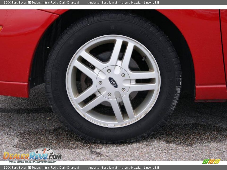 2000 Ford Focus SE Sedan Infra-Red / Dark Charcoal Photo #11