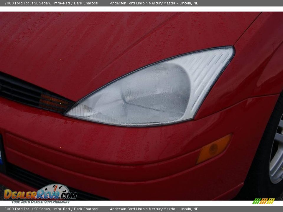 2000 Ford Focus SE Sedan Infra-Red / Dark Charcoal Photo #13