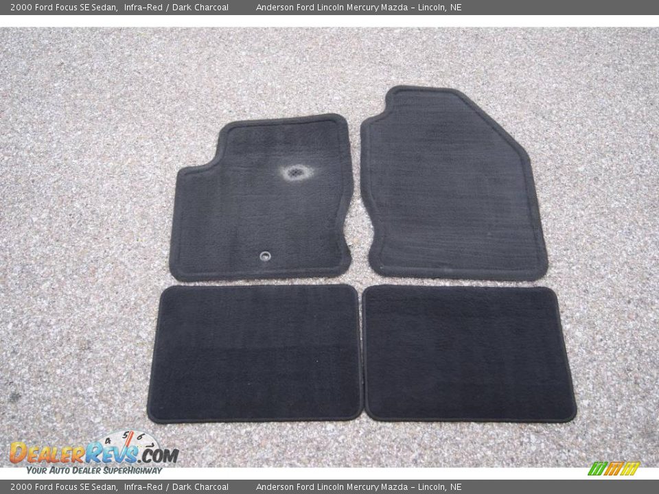 2000 Ford Focus SE Sedan Infra-Red / Dark Charcoal Photo #22