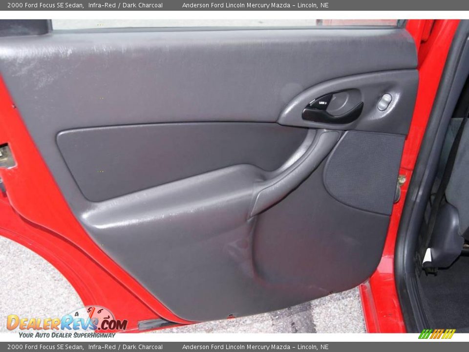 2000 Ford Focus SE Sedan Infra-Red / Dark Charcoal Photo #26