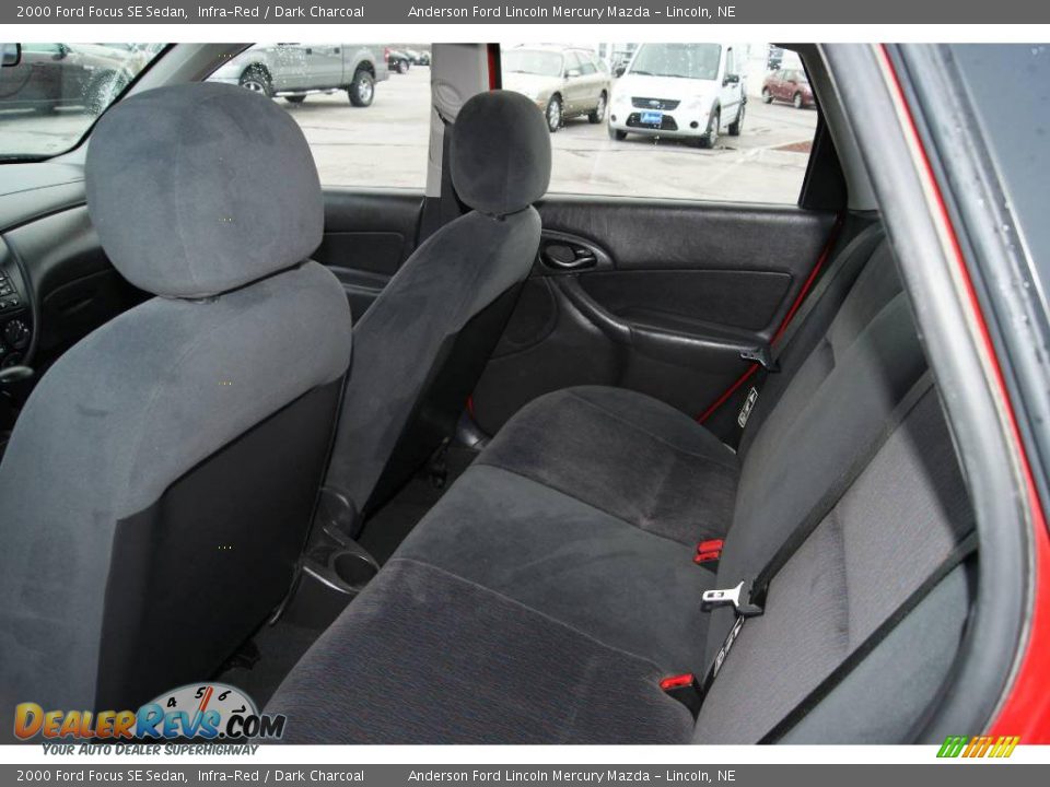 2000 Ford Focus SE Sedan Infra-Red / Dark Charcoal Photo #27
