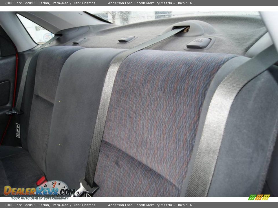 2000 Ford Focus SE Sedan Infra-Red / Dark Charcoal Photo #29