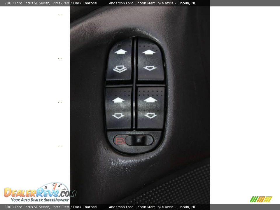 2000 Ford Focus SE Sedan Infra-Red / Dark Charcoal Photo #33