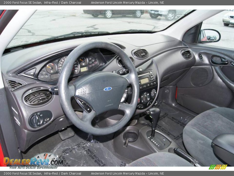 2000 Ford Focus SE Sedan Infra-Red / Dark Charcoal Photo #34