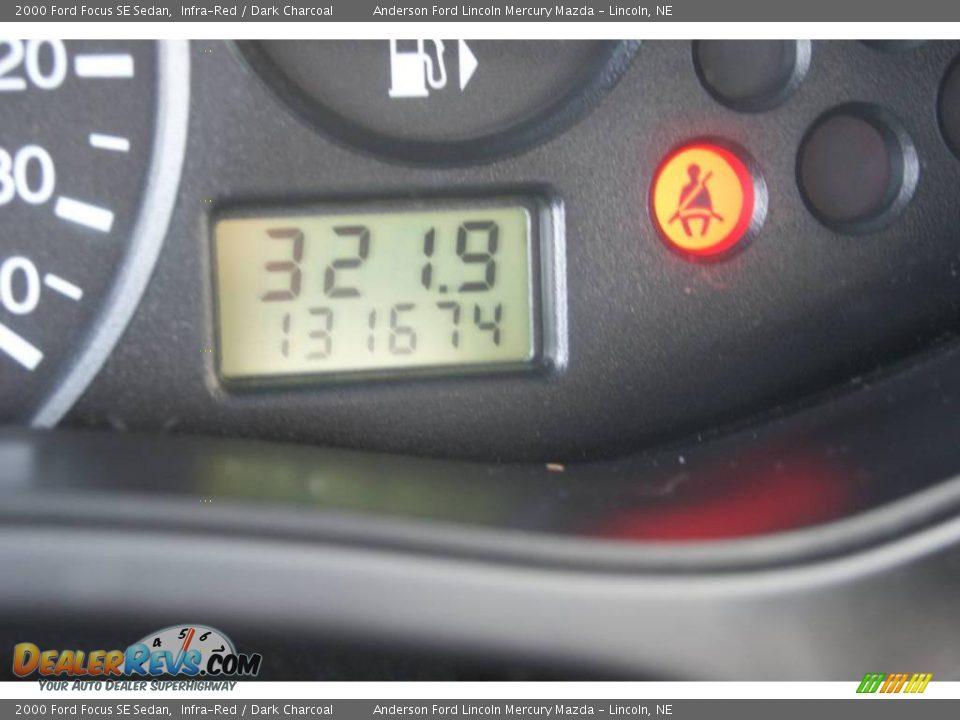 2000 Ford Focus SE Sedan Infra-Red / Dark Charcoal Photo #36