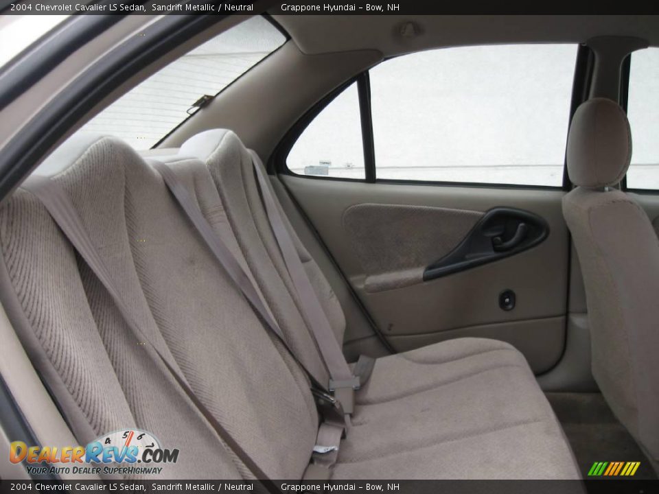 2004 Chevrolet Cavalier LS Sedan Sandrift Metallic / Neutral Photo #5