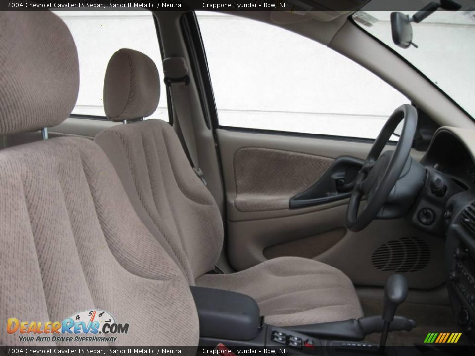 2004 Chevrolet Cavalier LS Sedan Sandrift Metallic / Neutral Photo #6