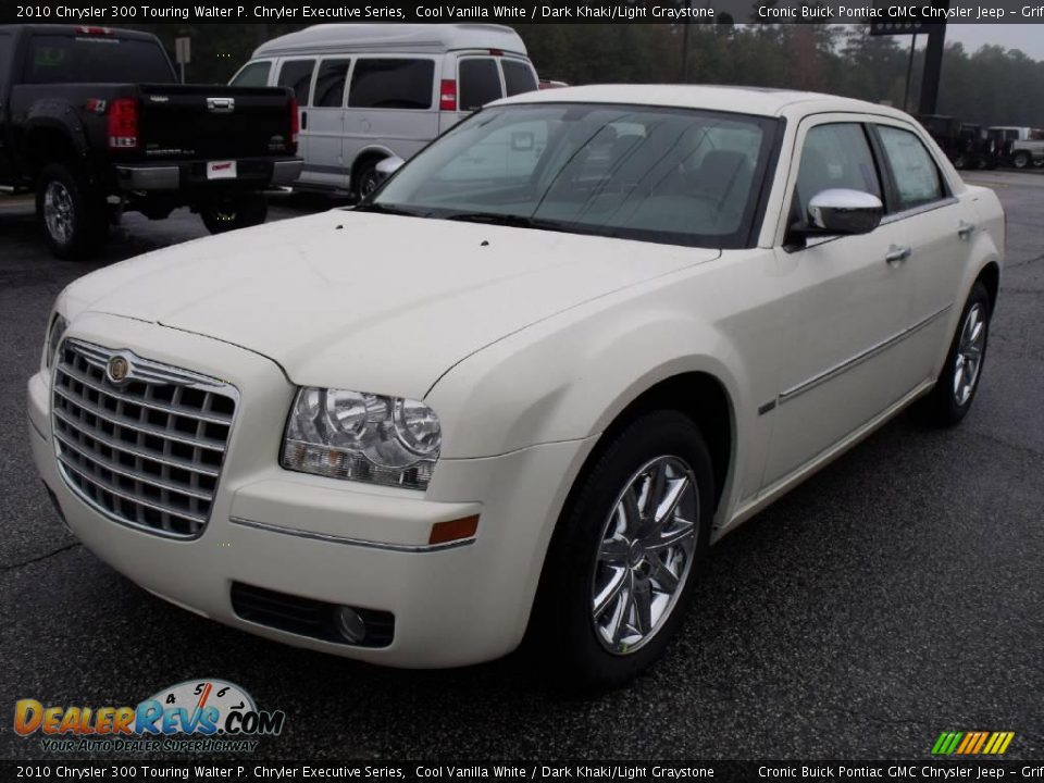 2010 Chrysler 300 Touring Walter P. Chryler Executive Series Cool Vanilla White / Dark Khaki/Light Graystone Photo #4