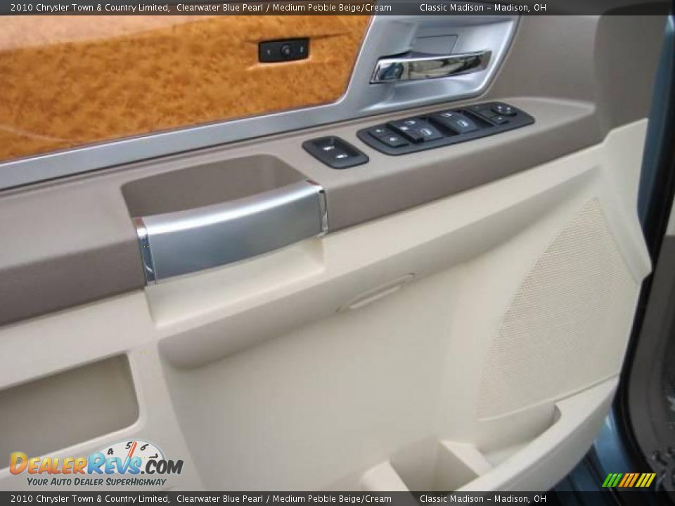 2010 Chrysler Town & Country Limited Clearwater Blue Pearl / Medium Pebble Beige/Cream Photo #7
