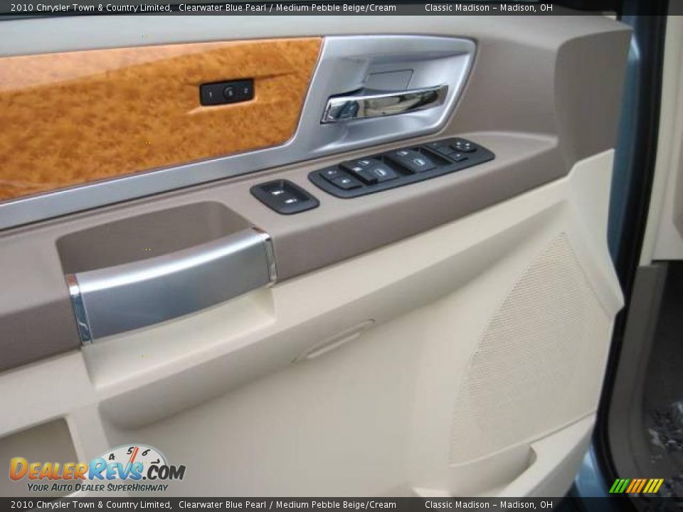 2010 Chrysler Town & Country Limited Clearwater Blue Pearl / Medium Pebble Beige/Cream Photo #8