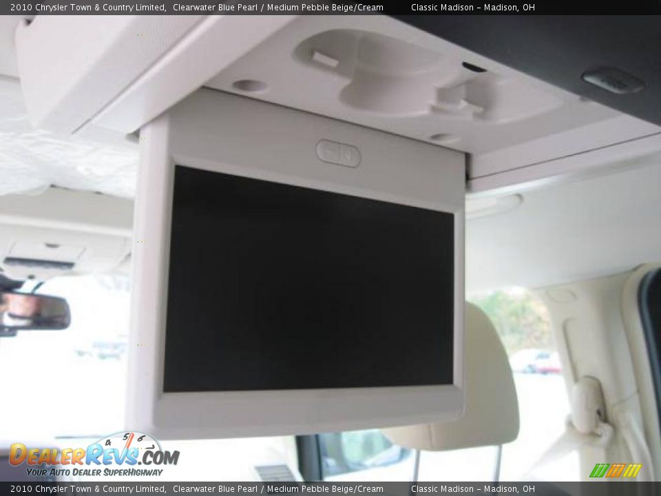 2010 Chrysler Town & Country Limited Clearwater Blue Pearl / Medium Pebble Beige/Cream Photo #15