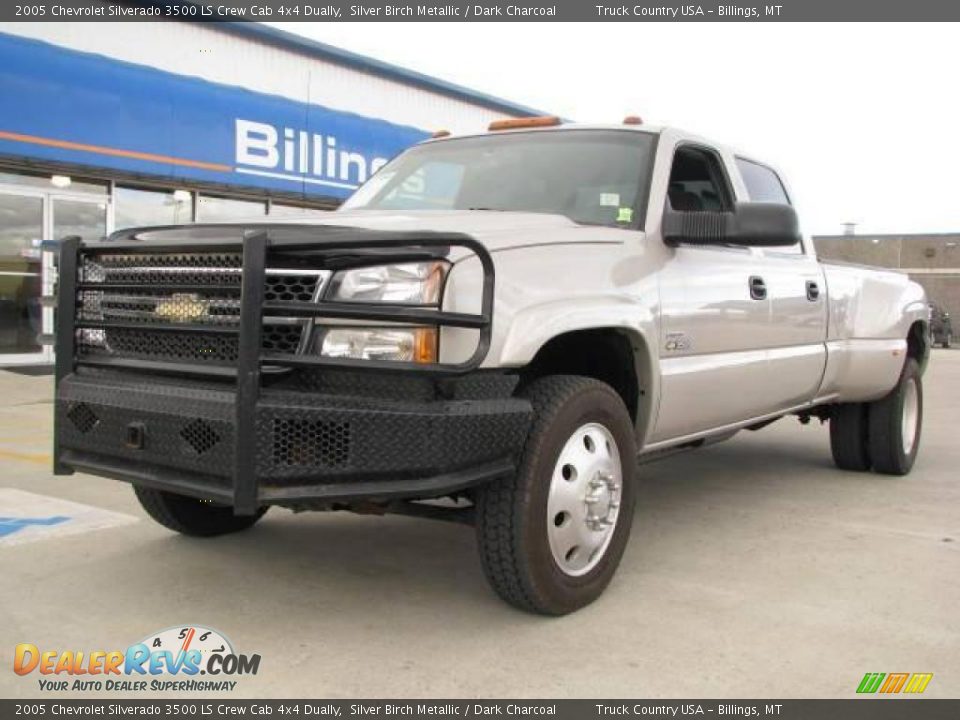 2005 Chevrolet Silverado 3500 LS Crew Cab 4x4 Dually Silver Birch Metallic / Dark Charcoal Photo #2