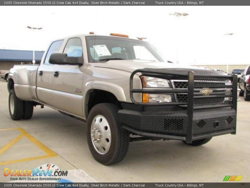 2005 Chevrolet Silverado 3500 LS Crew Cab 4x4 Dually Silver Birch Metallic / Dark Charcoal Photo #4