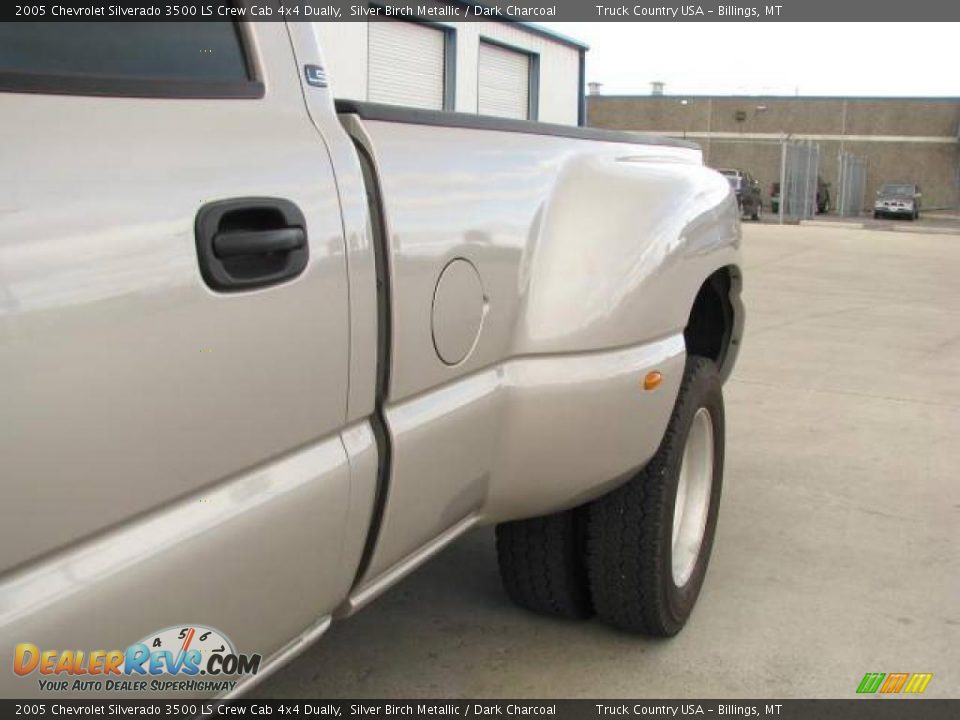 2005 Chevrolet Silverado 3500 LS Crew Cab 4x4 Dually Silver Birch Metallic / Dark Charcoal Photo #9