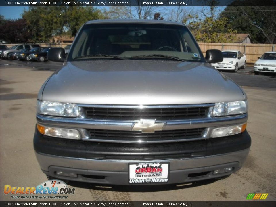 2004 Chevrolet Suburban 1500 Silver Birch Metallic / Gray/Dark Charcoal Photo #2