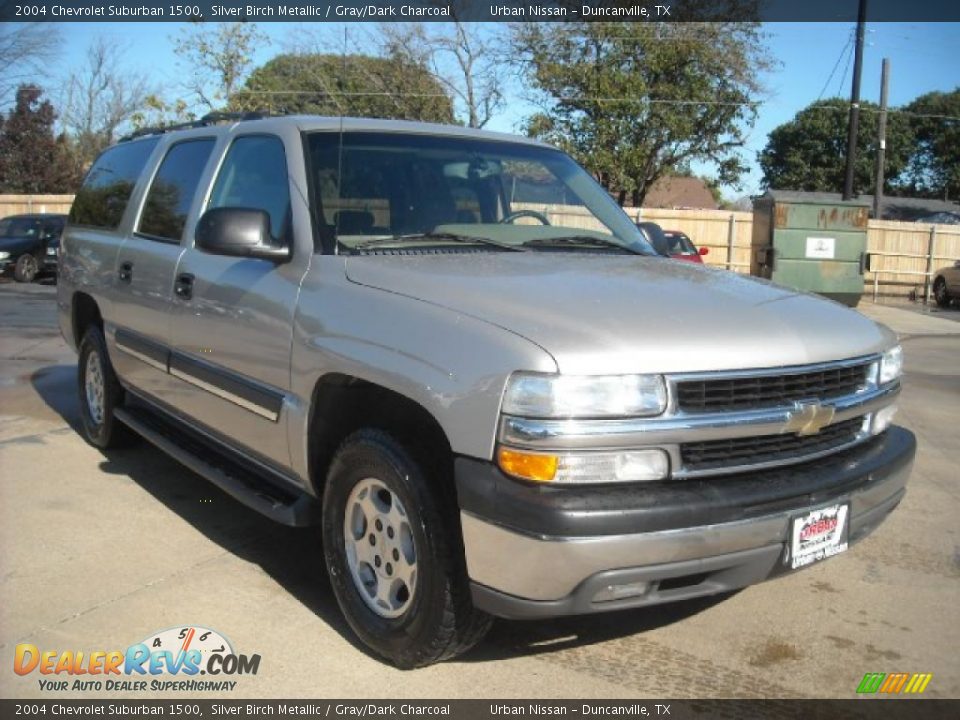 2004 Chevrolet Suburban 1500 Silver Birch Metallic / Gray/Dark Charcoal Photo #3