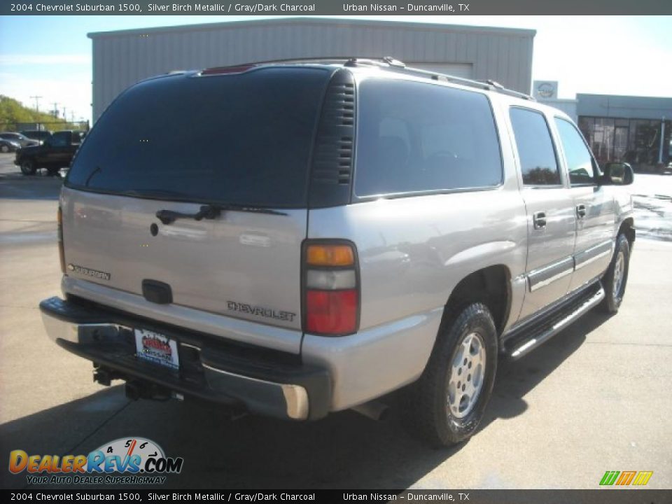 2004 Chevrolet Suburban 1500 Silver Birch Metallic / Gray/Dark Charcoal Photo #4