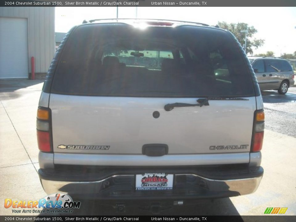 2004 Chevrolet Suburban 1500 Silver Birch Metallic / Gray/Dark Charcoal Photo #5