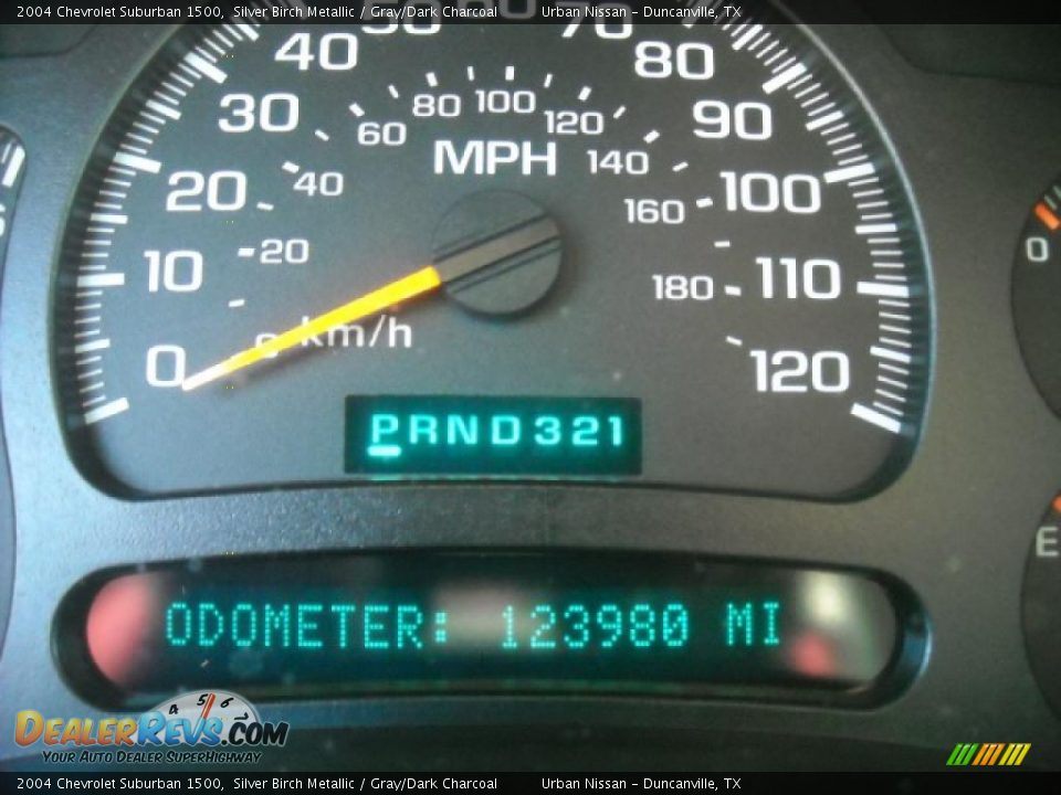 2004 Chevrolet Suburban 1500 Silver Birch Metallic / Gray/Dark Charcoal Photo #12